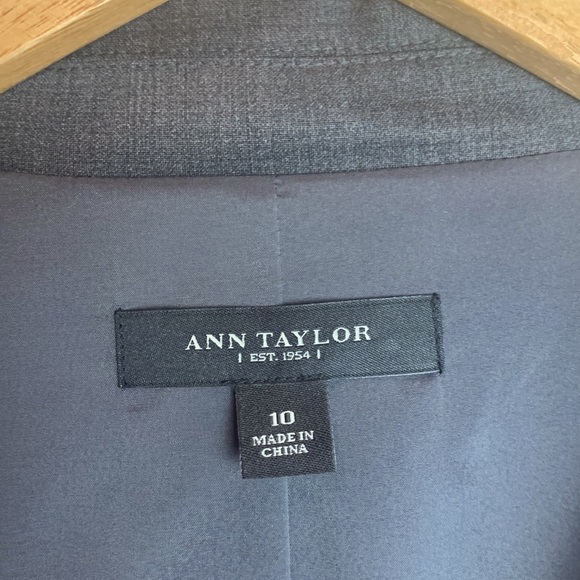 Ann Taylor Virgin Wool Charcoal Blazer Size 10 - Picture 6 of 9